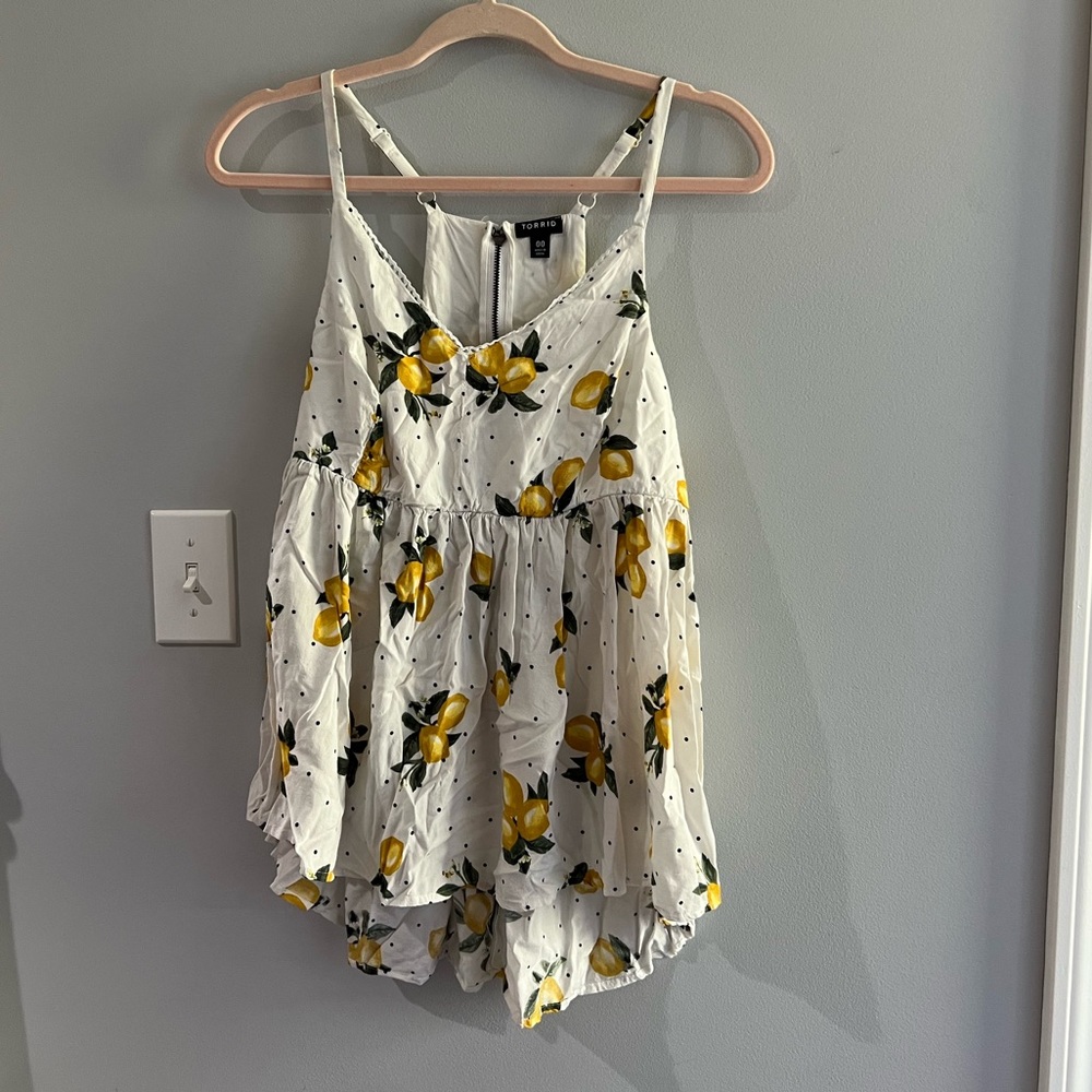 Lemon sleeveless top from torrid large